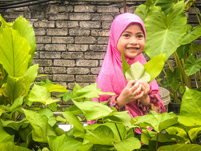 Ibu Ambil Gambar di Belakang Rumah Pakai Smartphone Disangka Guna Khidmat Profesional Photographer