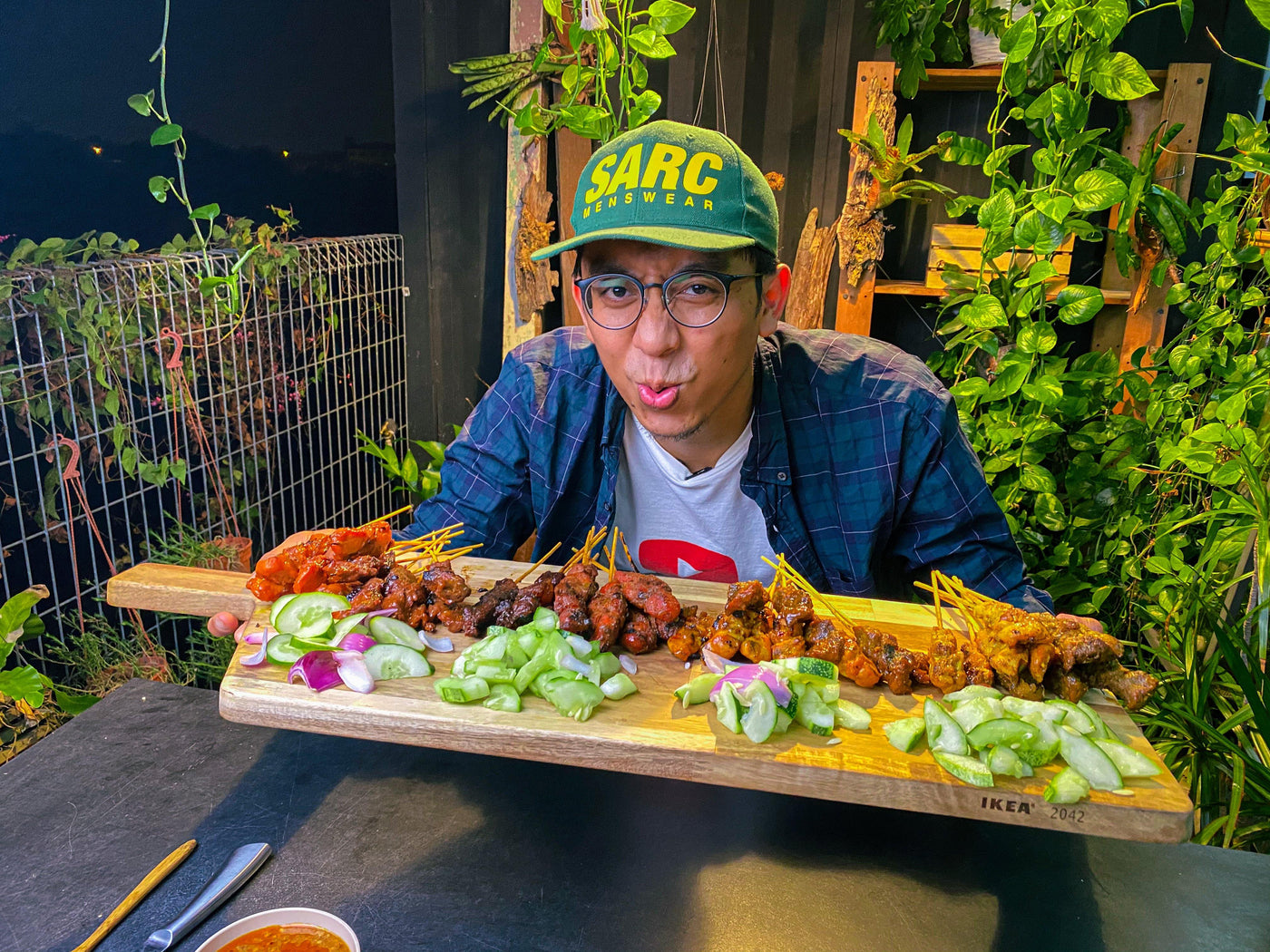 Video Rakam Guna Smartphone Makan Sate Jer Pun Boleh Dapat Hampir 110 Ribu Tontonan - Saiful Nang Academy