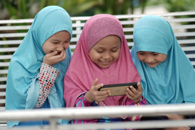 5 Tips Mak Ayah Elak Anak Ketagih Gadget